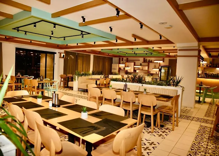 Amber Albania מלון 4*